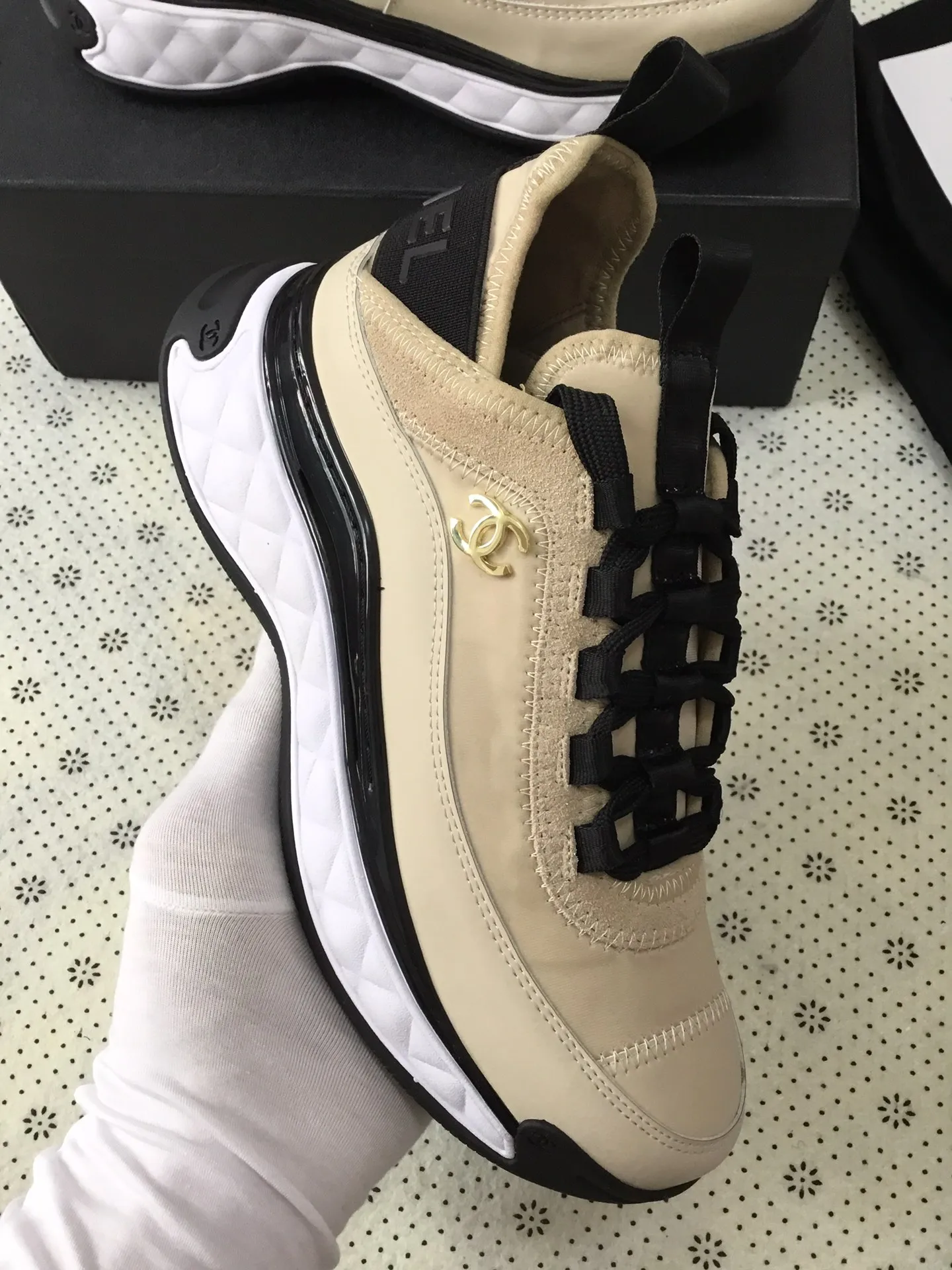 👟👟Ex-factory price 540👟👟 Original CHANEL 2025 Chanel Four Seasons Casual Sports Shoes Original Cover Lasting for Women is made one to one with original lasting technology. Fabric: first layer of silk cowhide with high-elastic lycra and knitted fabric, comfortable and breathable. TPU 3-in-1 ultra-light outsole. Comfortable on the foot. Versatile. Built-in 2 cm brand heightening insole, size: women's 35-41